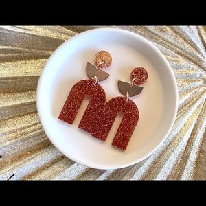 Sparkling Rusty Resin and Gold Metal Earrings